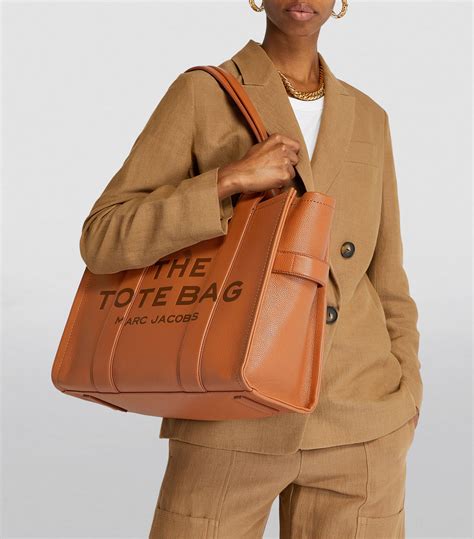 marco jacobs tote bag.